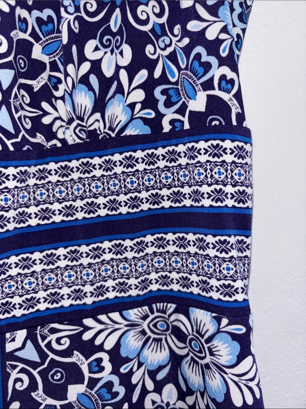 Sleeveless Blue Floral V-Neck Dress - Picture 4 of 6